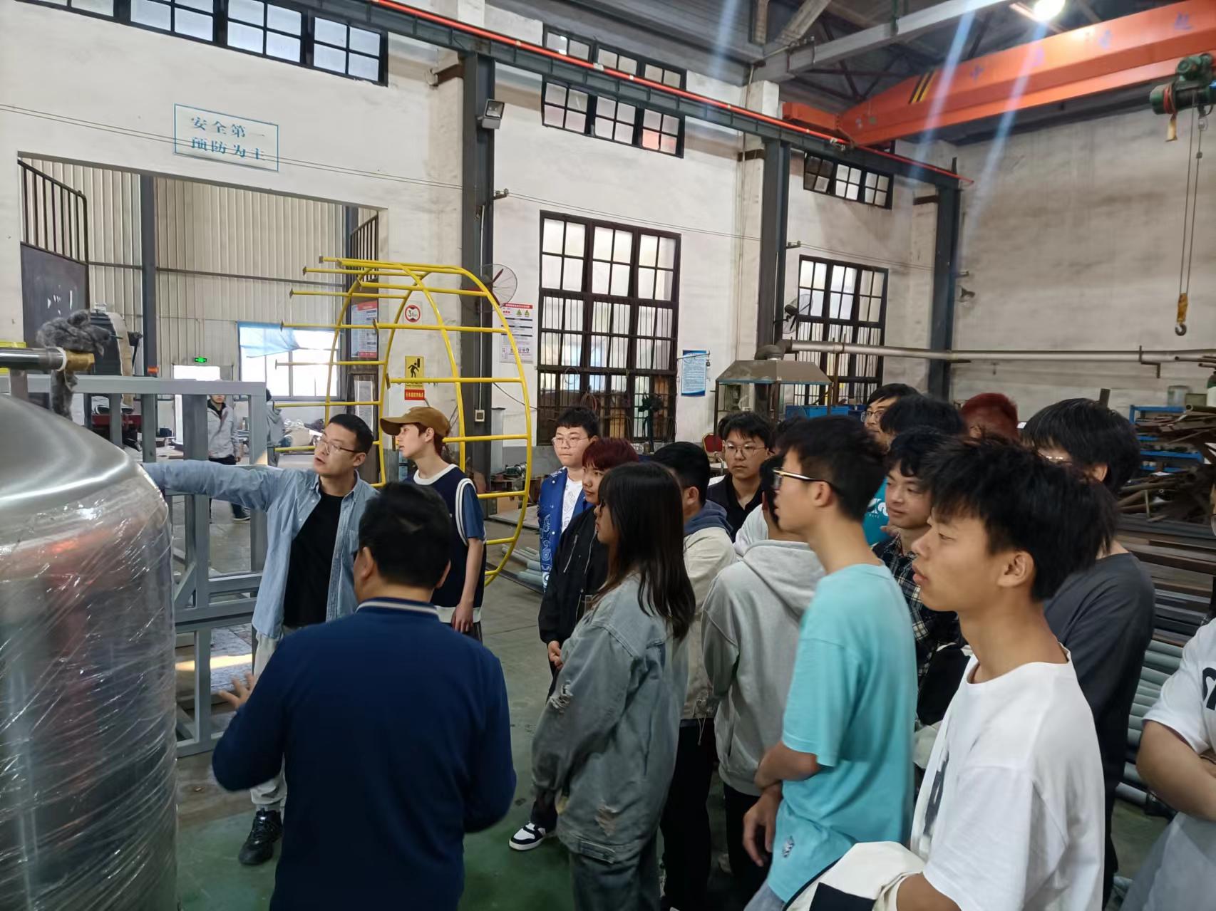 湖南工程學(xué)院近200名學(xué)生來(lái)湖南精正認知實(shí)習